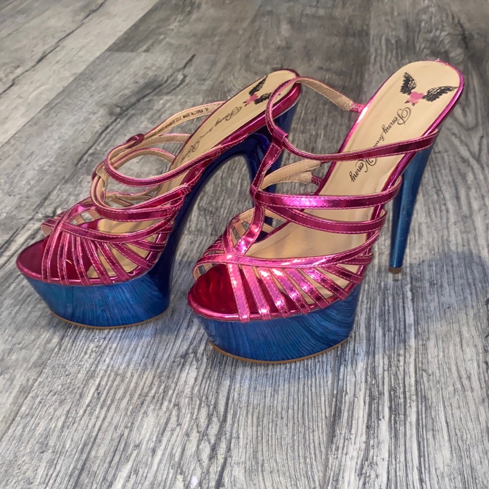 Penny loves Kenny high heels.